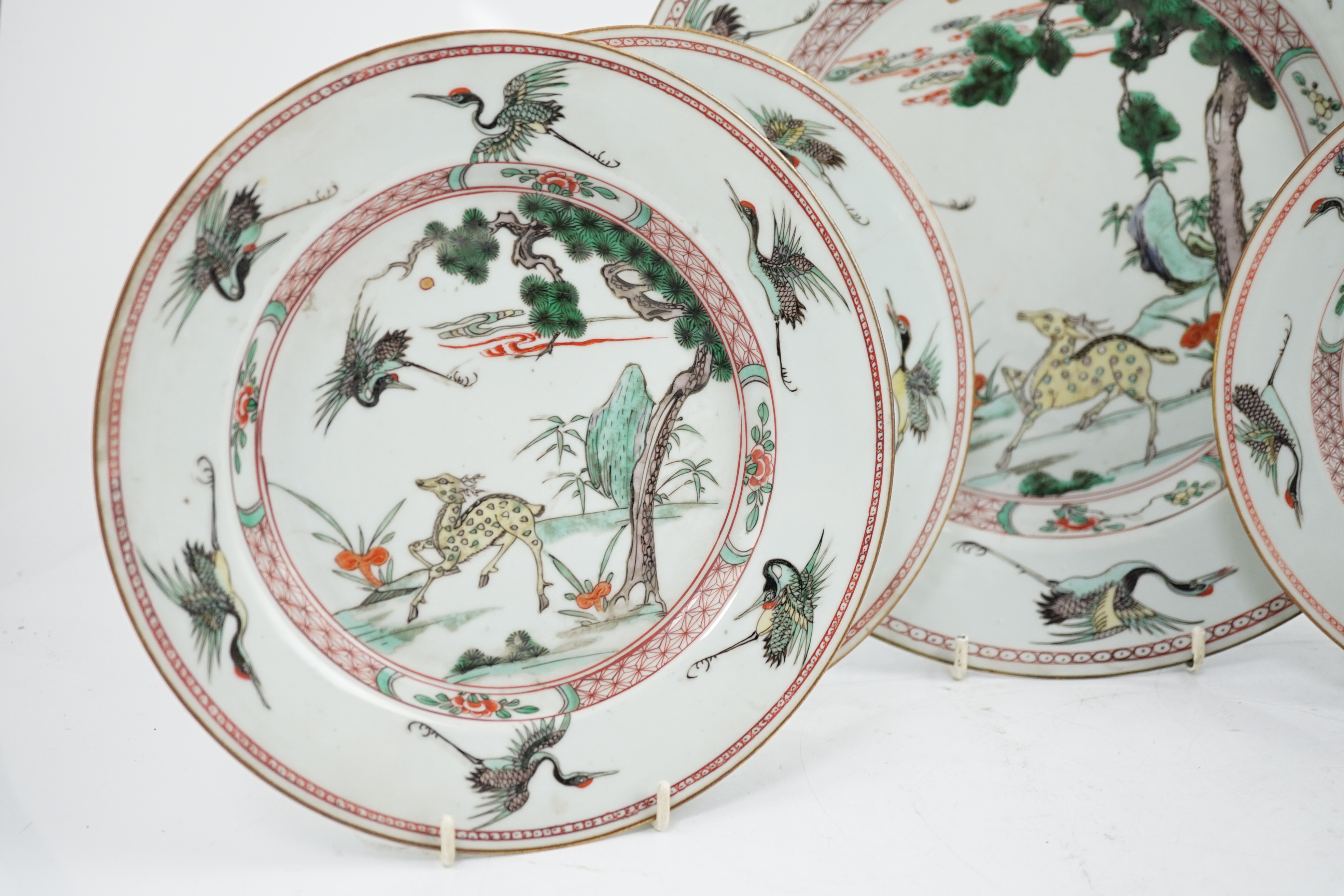 A Chinese famille verte ‘deer and crane’ dish and four matching plates, Kangxi period